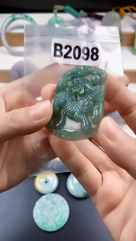颈饰未镶嵌翡翠天然翡翠吊坠挂件