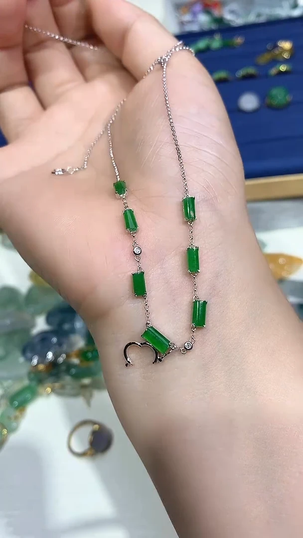 颈饰18K金镶嵌翡翠20250826126