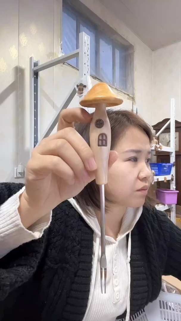 木黄蘑姑水果叉子