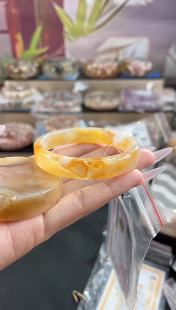 未镶嵌手镯石英质玉54