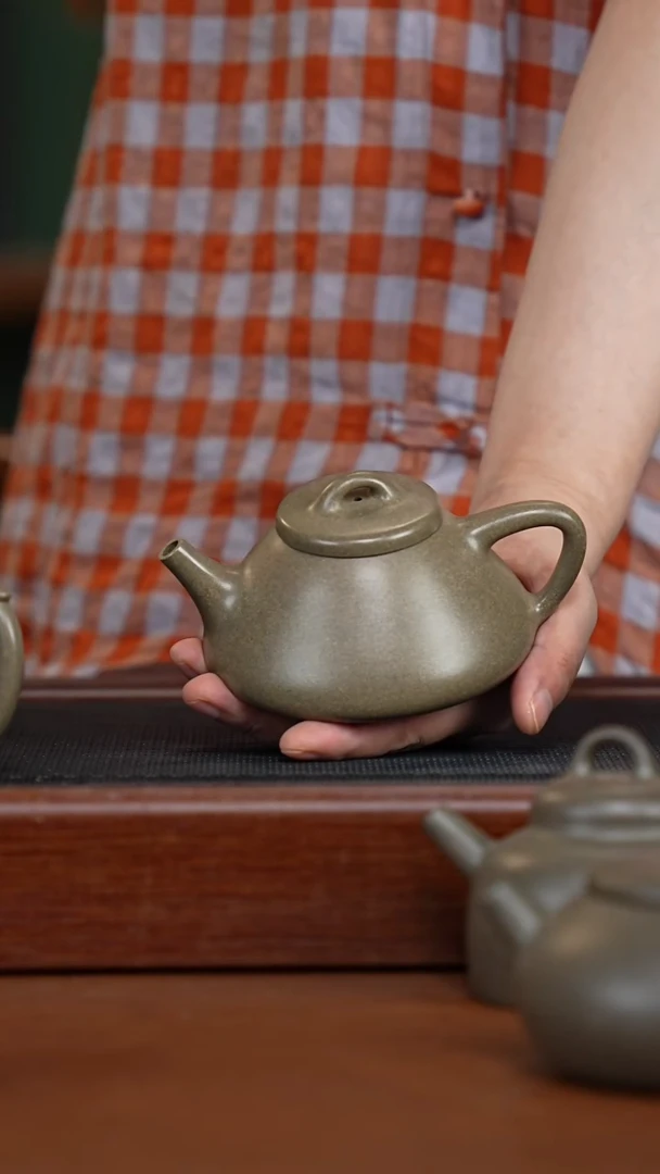 茶壶紫砂林**原微瑕至纯青段子冶石瓢