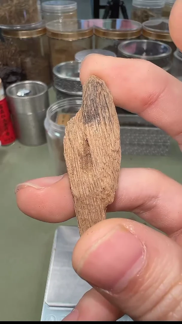 【闪购商品】沉香2.67g越南富森红土块料