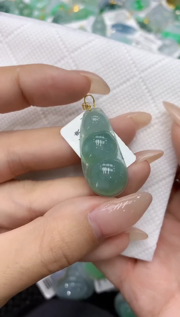 颈饰18K金镶嵌翡翠111111111111