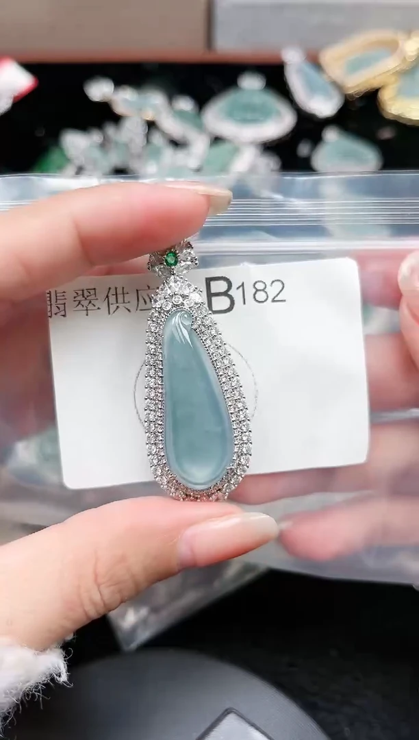 【闪购商品】翡翠颈饰未镶嵌182赠皮绳