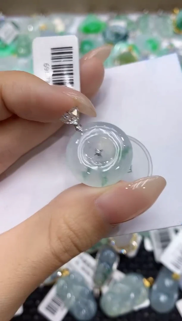 颈饰18K金镶嵌翡翠111111111111