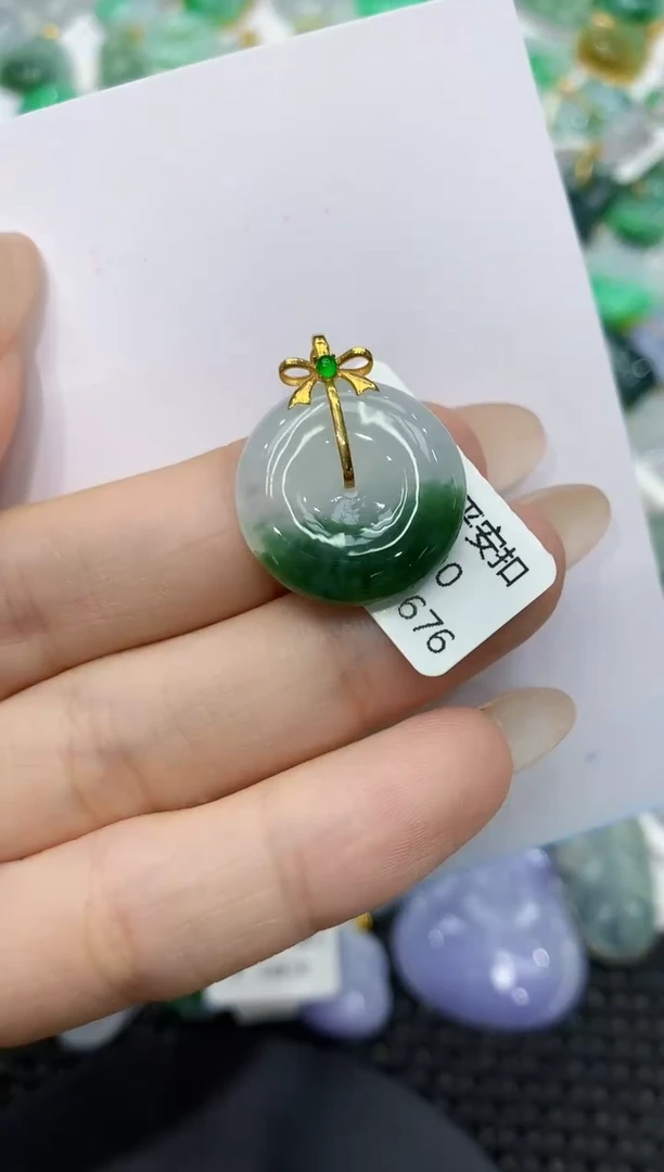 颈饰18K金镶嵌翡翠111111111111