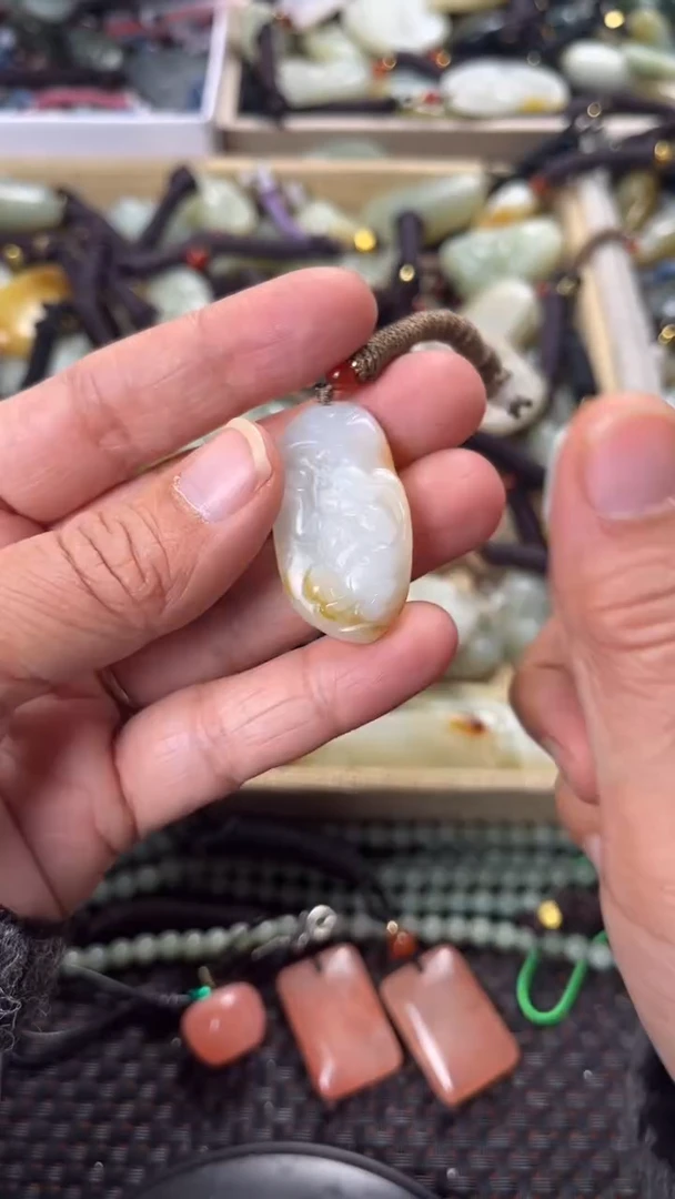 【闪购商品】和田玉颈饰未镶嵌多样性发货没有证书拍一发一有瑕