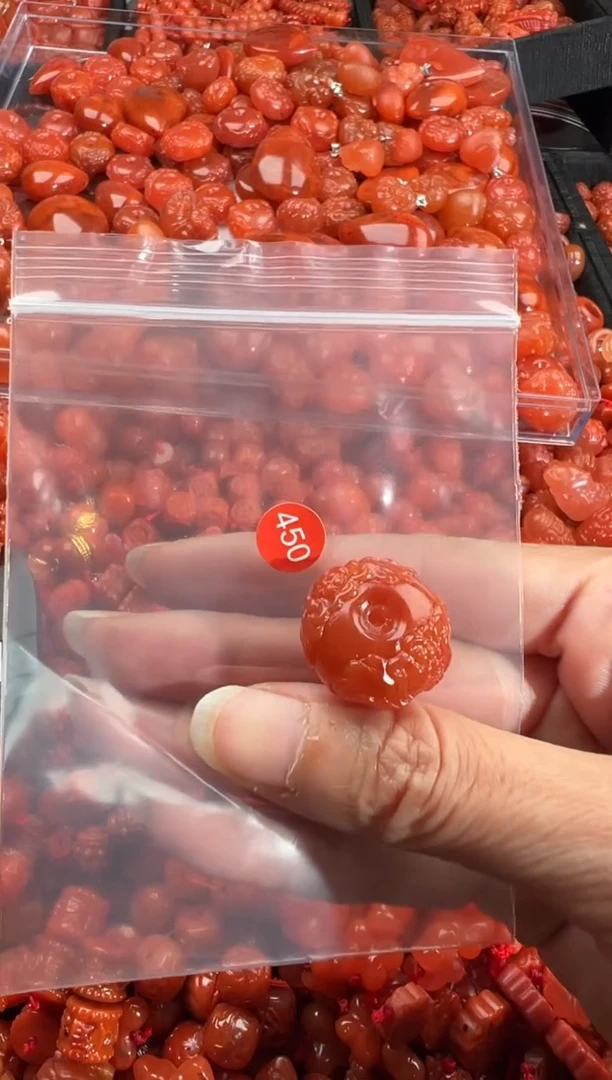 南红玛瑙未镶嵌颈饰1