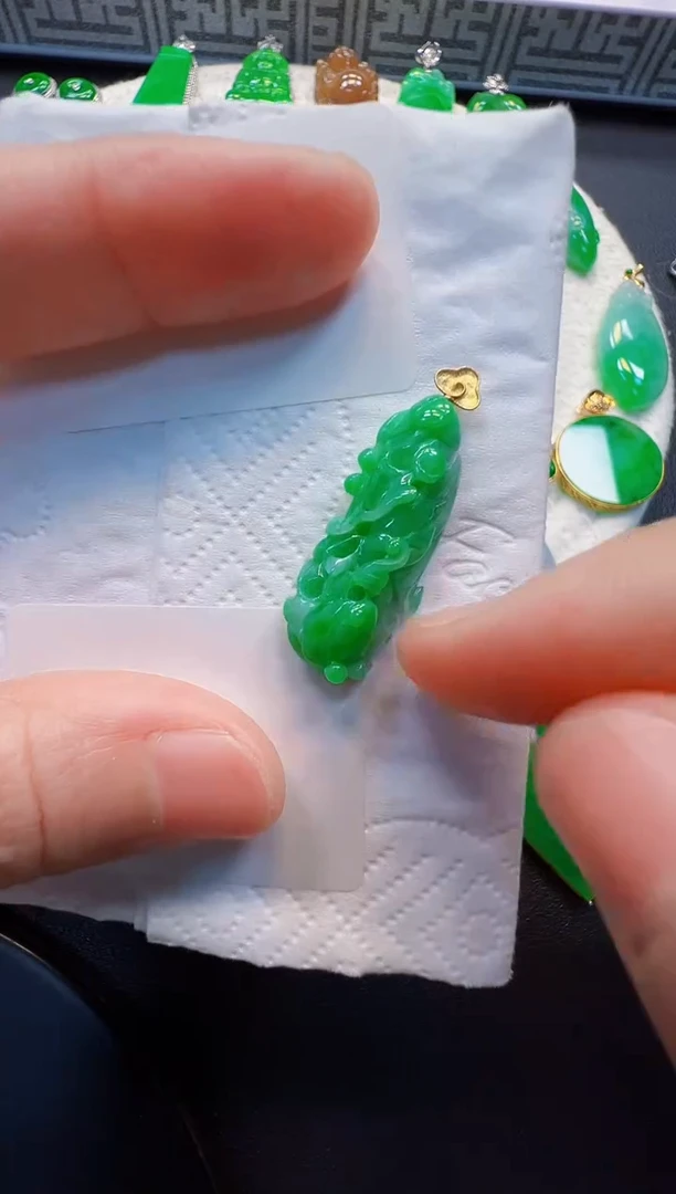 翡翠18K金镶嵌吊坠(不含链)680