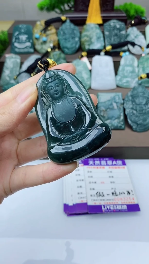 翡翠未镶嵌颈饰