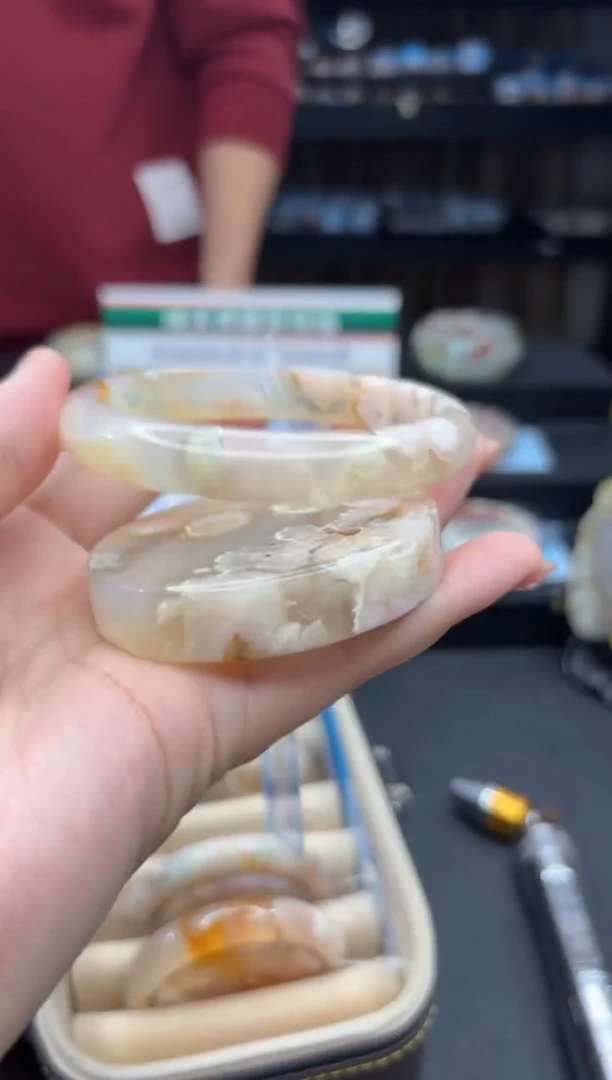 【闪购商品】石英质玉手镯未镶嵌784（62圈赠送镯心）