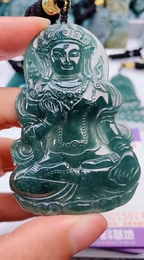 翡翠未镶嵌颈饰
