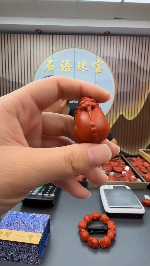 未镶嵌雕刻南红玛瑙070ZB0914产品一个