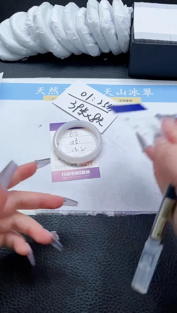 【闪购商品】石英质玉手镯未镶嵌65-53