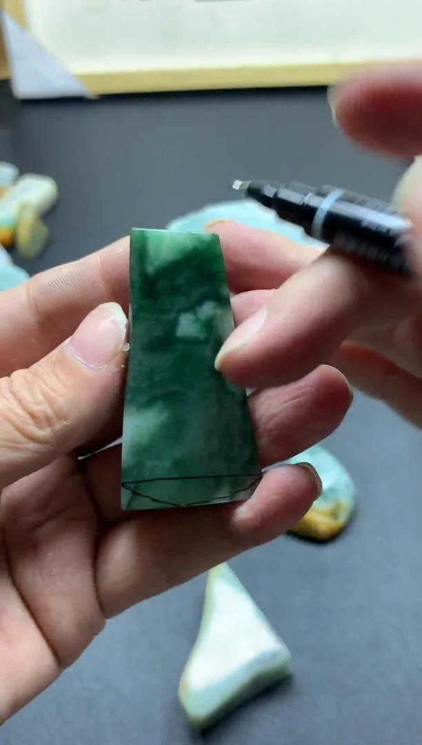 【闪购商品】翡翠颈饰未镶嵌天然翡翠A货