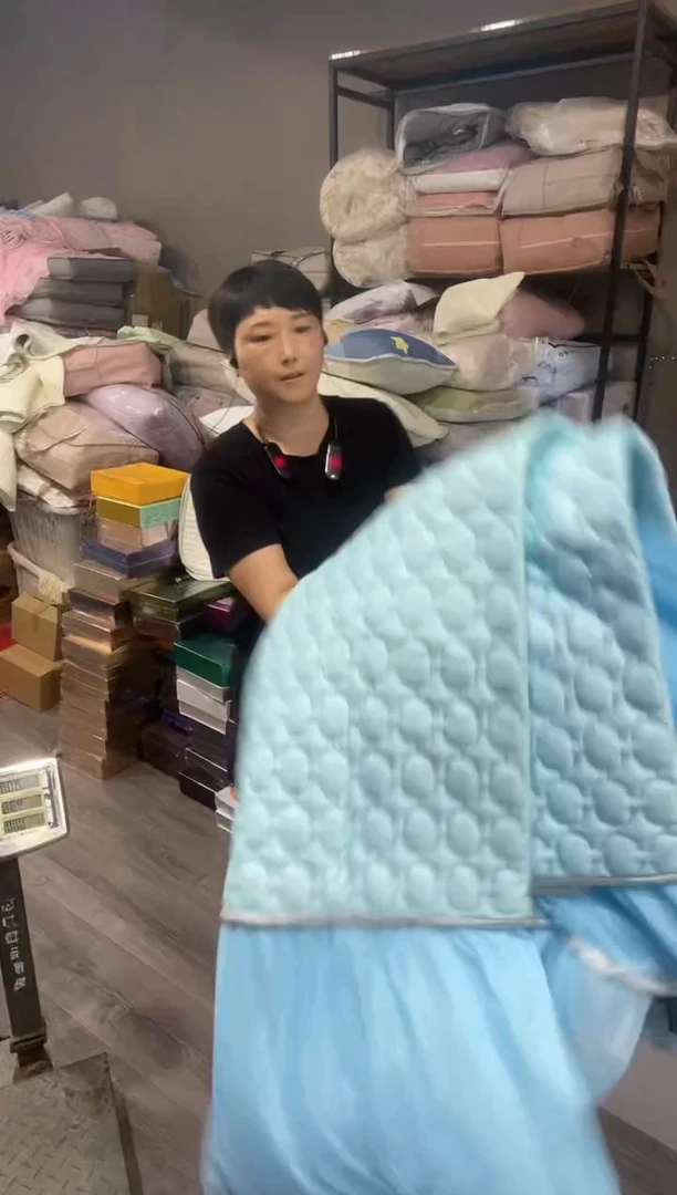 聚酯纤维2凉席 款式颜色随机 介意勿拍