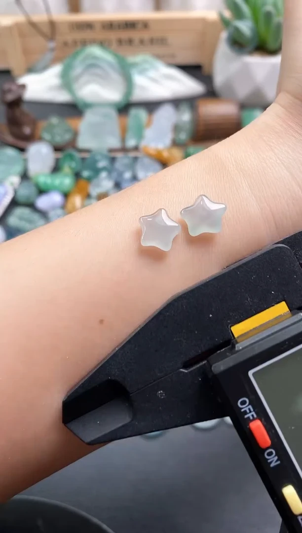 颈饰未镶嵌翡翠星星一对