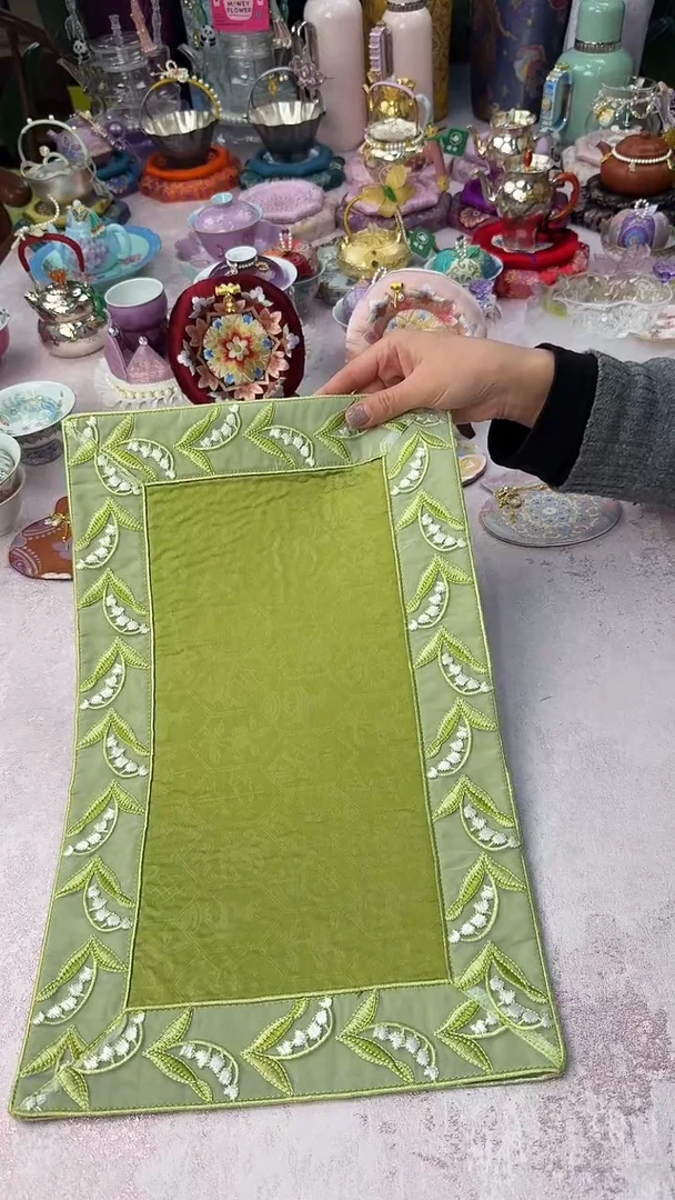 78铃兰刺绣茶席