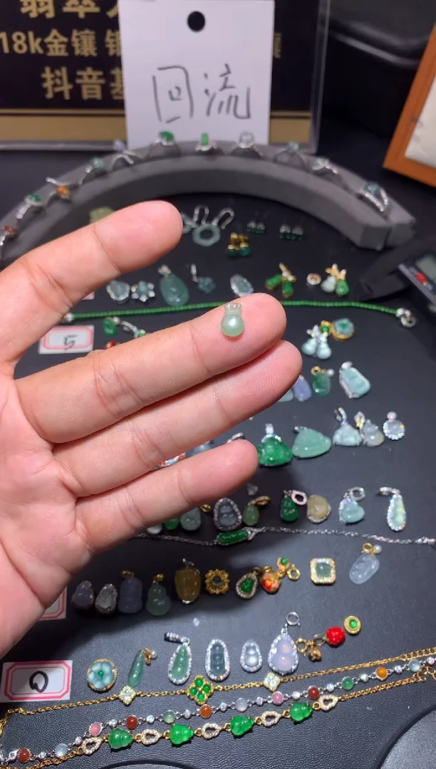 吊坠(不含链)未镶嵌翡翠1