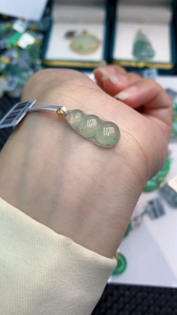 【闪购商品】翡翠颈饰18K金镶嵌            8