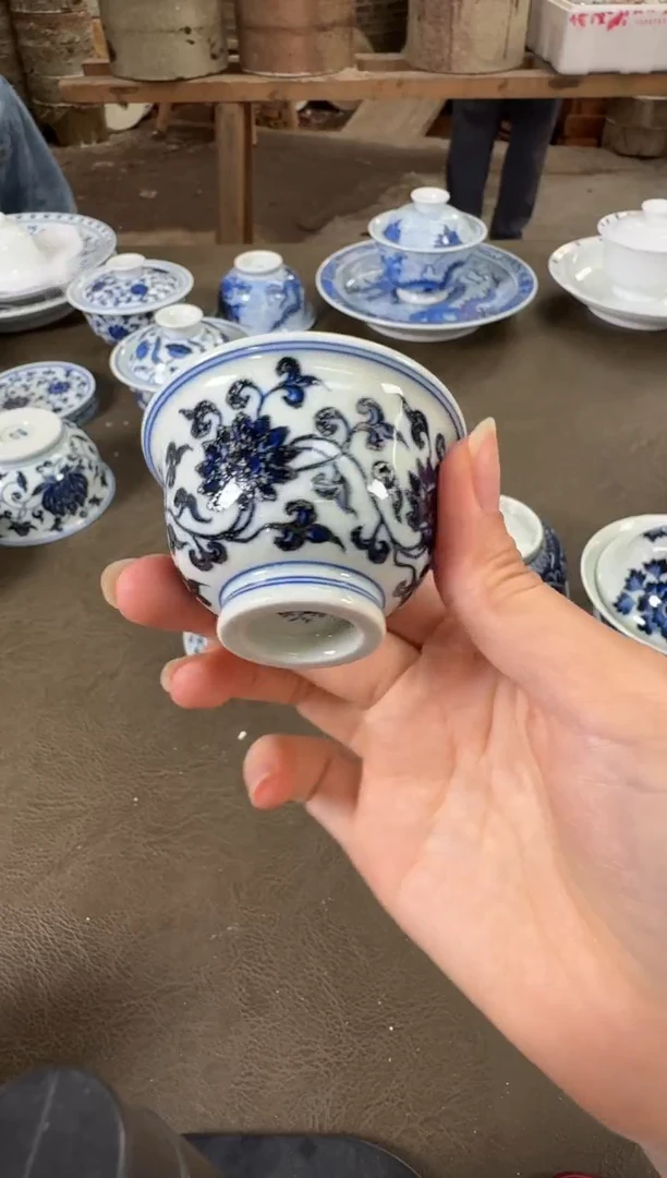 杯子三方器合青花缠枝莲小杯
