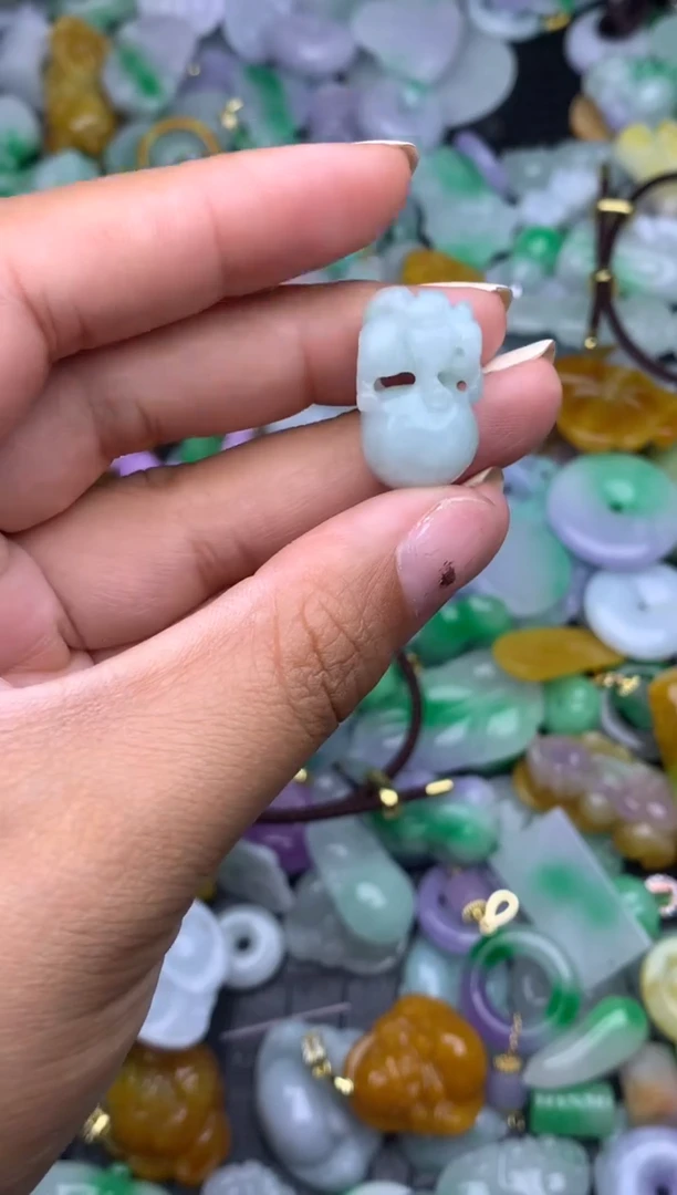 颈饰未镶嵌翡翠天然缅甸翡翠吊坠