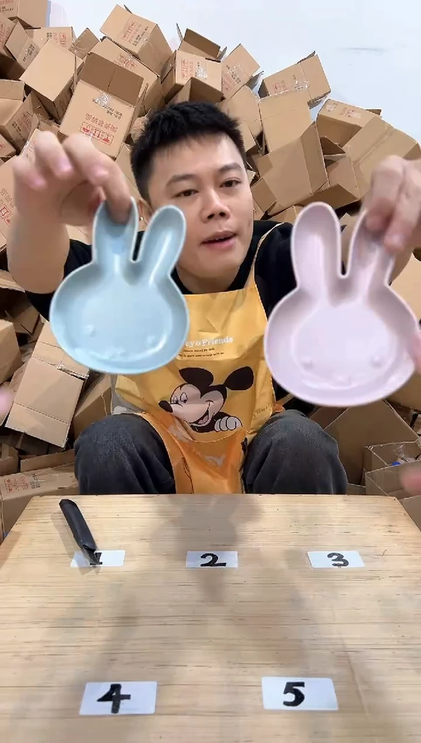 瓷片粉色加蓝色米菲兔小碟子