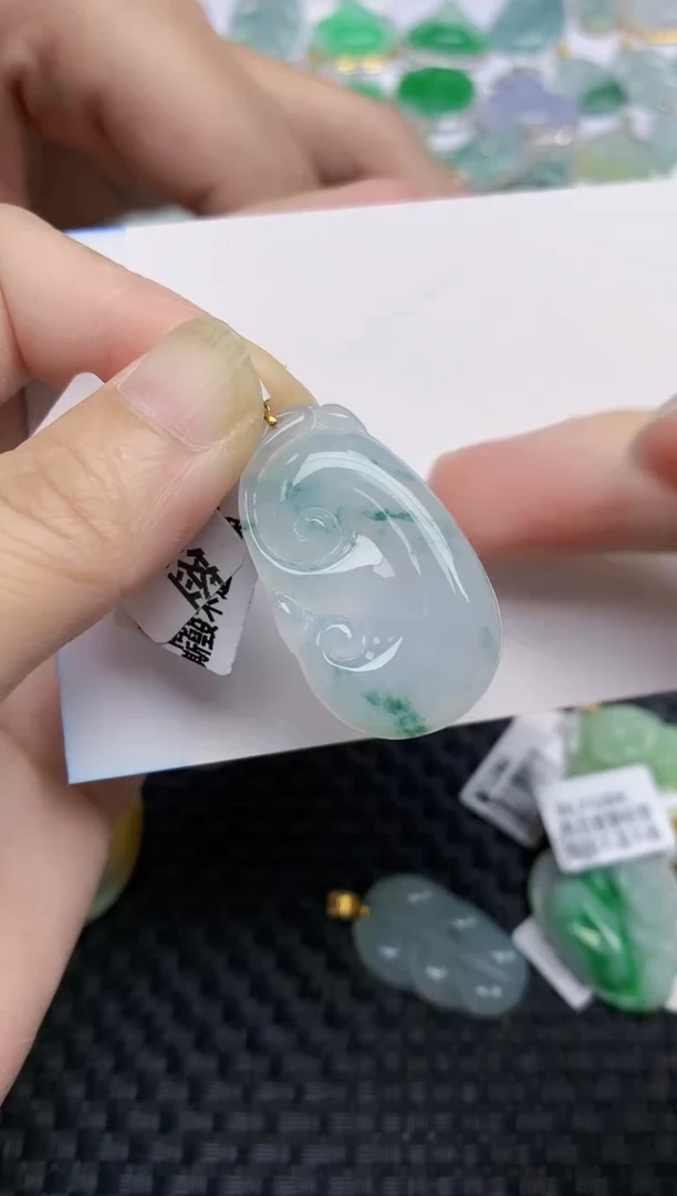 翡翠18K金镶嵌颈饰天然翡翠A货
