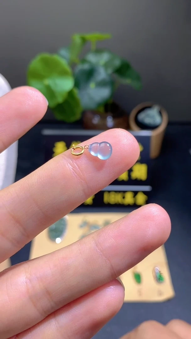 颈饰18K金镶嵌翡翠天然A货