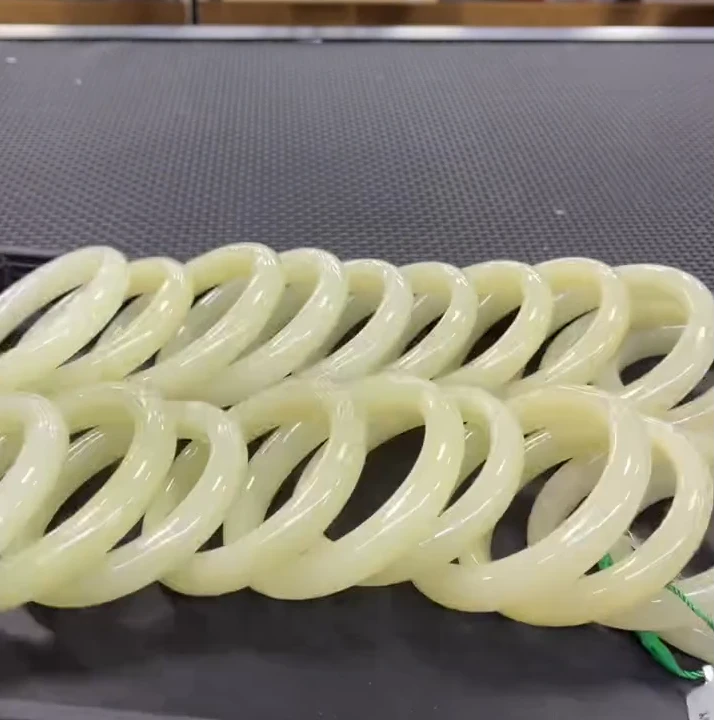 【老郑家】和田玉手镯一支(多样性发1件)、