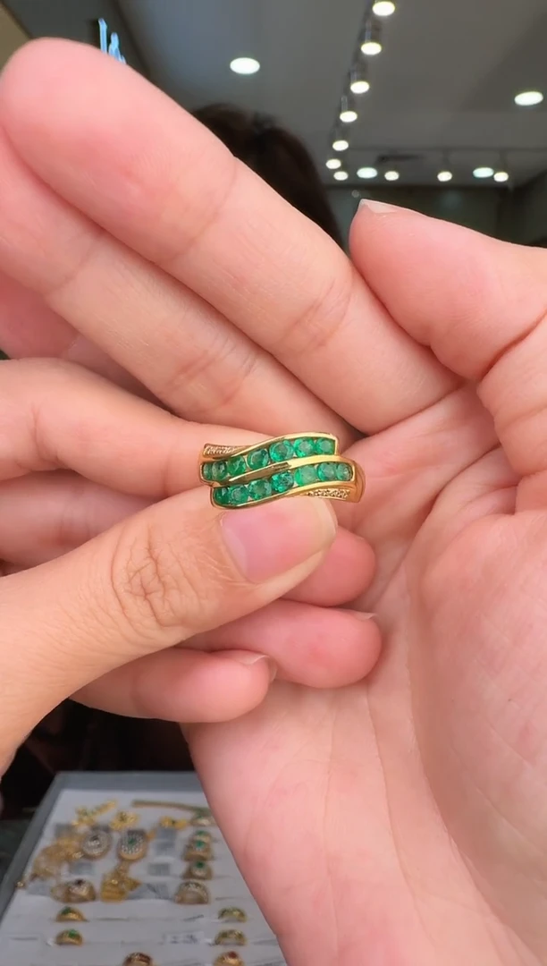 18K金镶嵌戒指祖母绿002