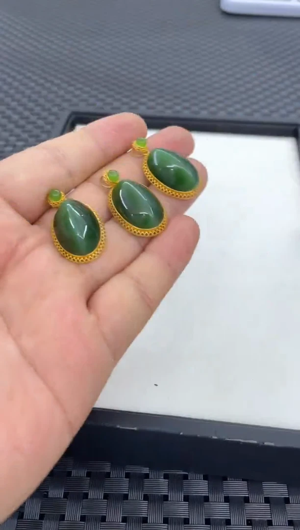 和田玉18K金镶嵌吊坠(不含链)鸽子蛋(多样性发一件)D3069