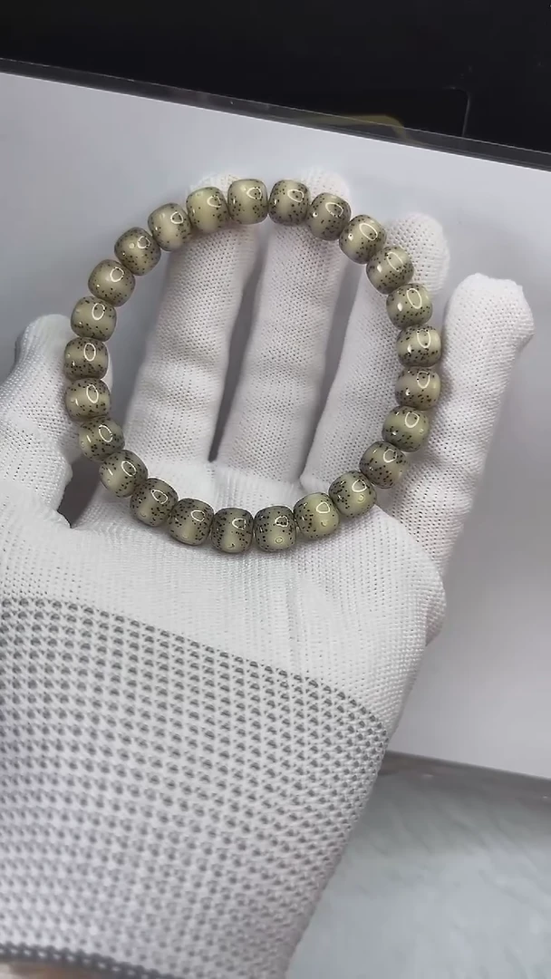 手串星月菩提小驼包9x8.c358