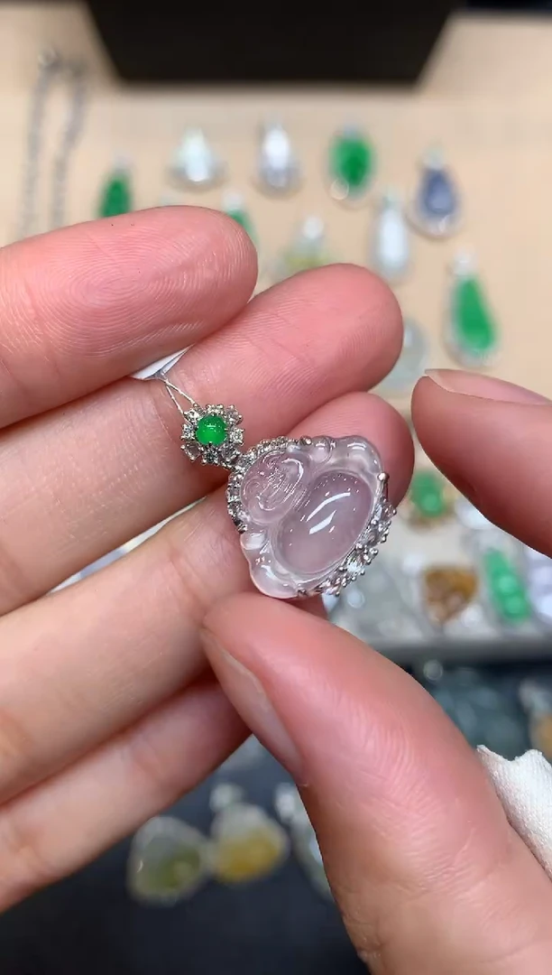 颈饰18K金镶嵌翡翠佛公【无服务费