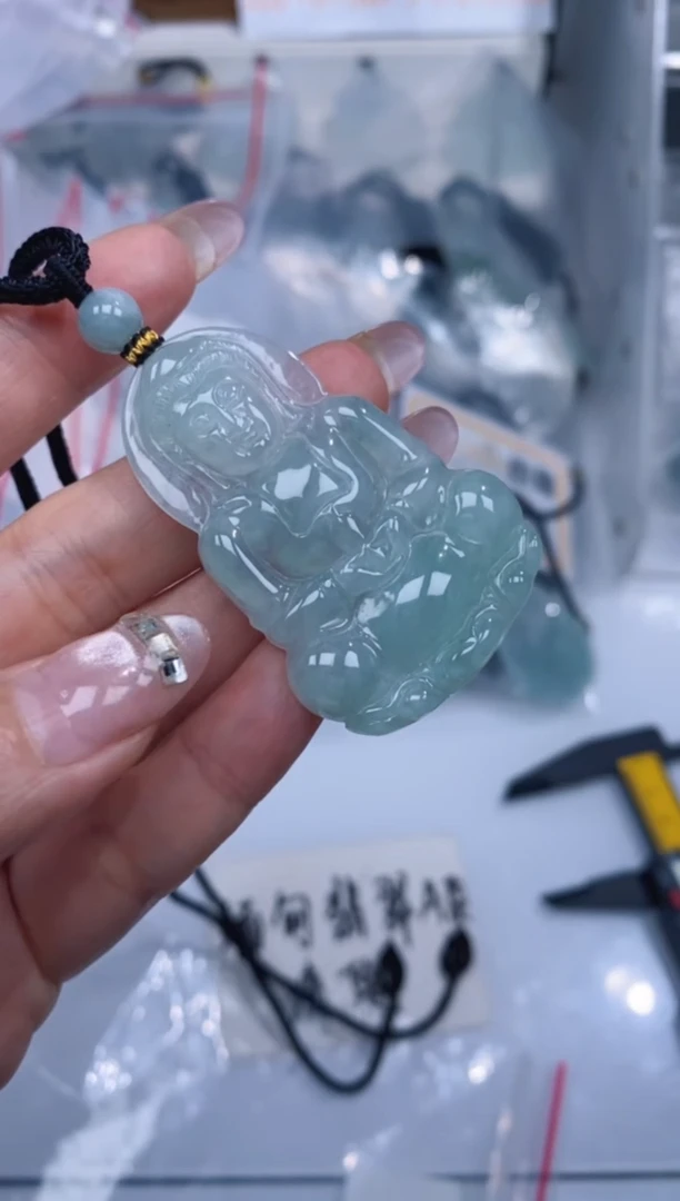 颈饰未镶嵌翡翠吊坠