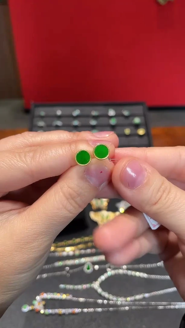 颈饰银S925镀金镶嵌翡翠耳钉