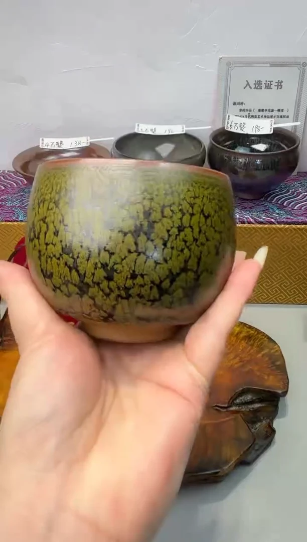 茶盏春申阁福利拍品-1只全品绿鹧鸪斑纹大手握