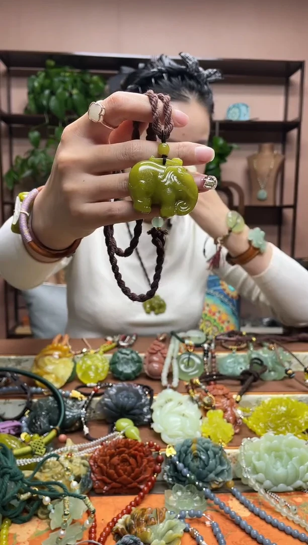 未镶嵌岫玉吊坠 多样性发货发其中之一