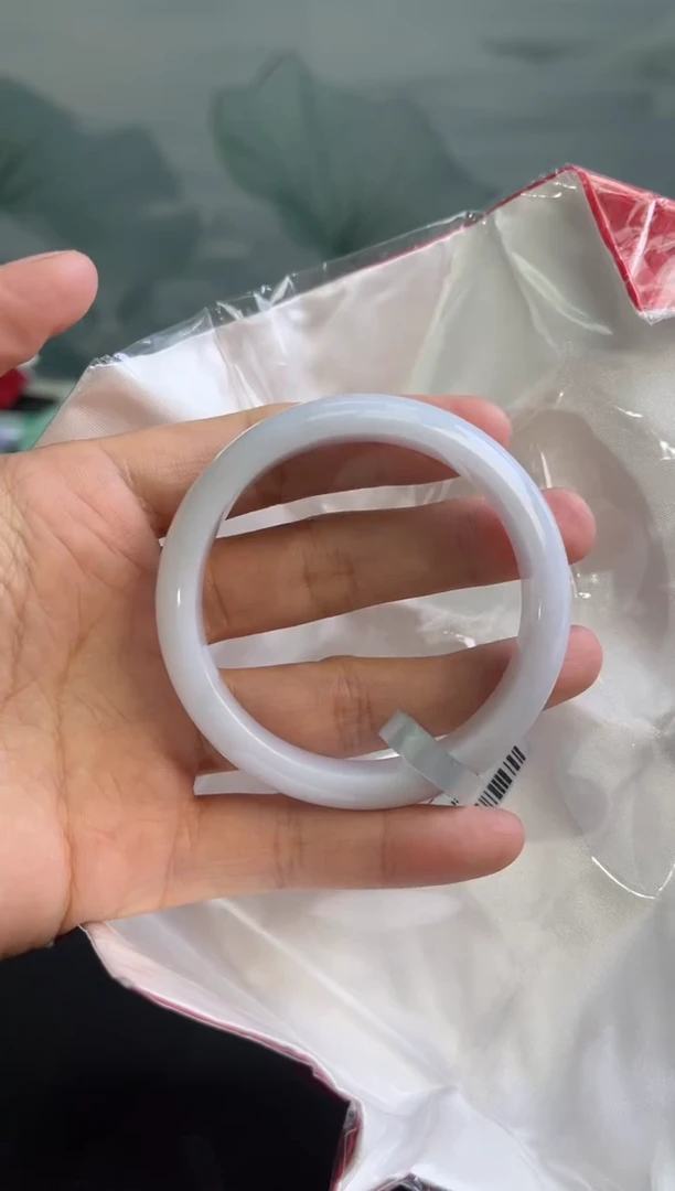 翡翠手镯未镶嵌翡翠手镯6