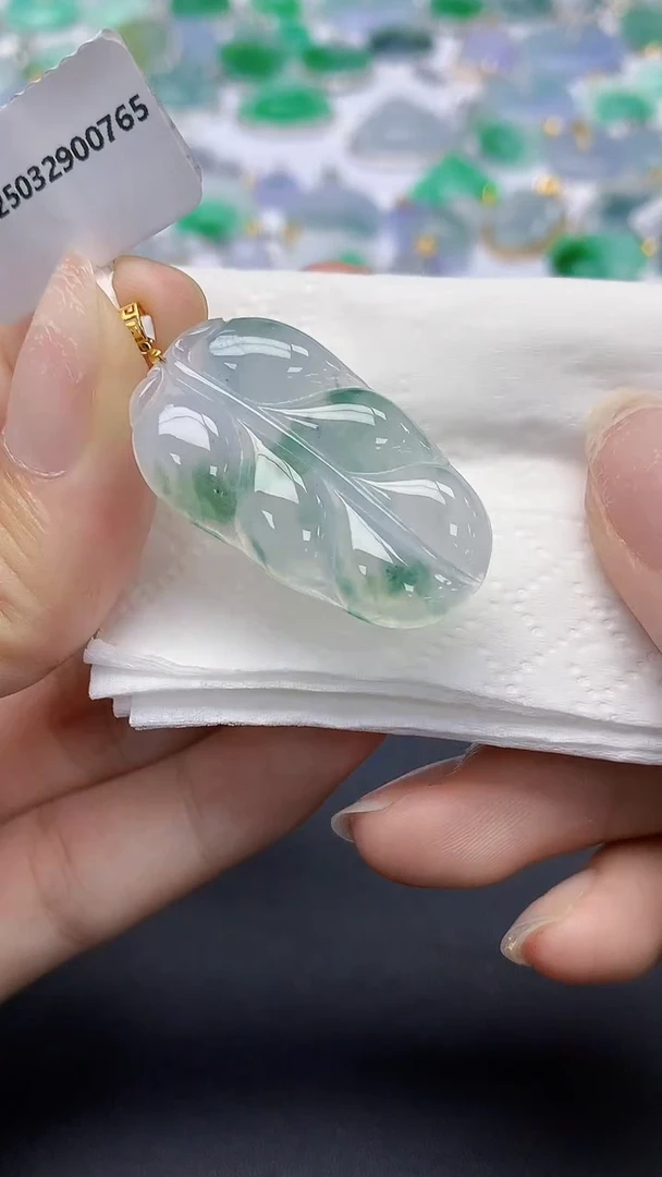 翡翠18K金镶嵌颈饰天然缅甸a货翡翠