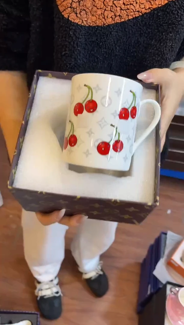 杯鸿辉家品牌瓷器，京东包邮！