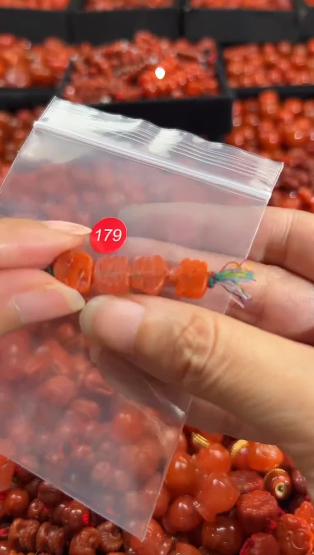 南红玛瑙未镶嵌颈饰1