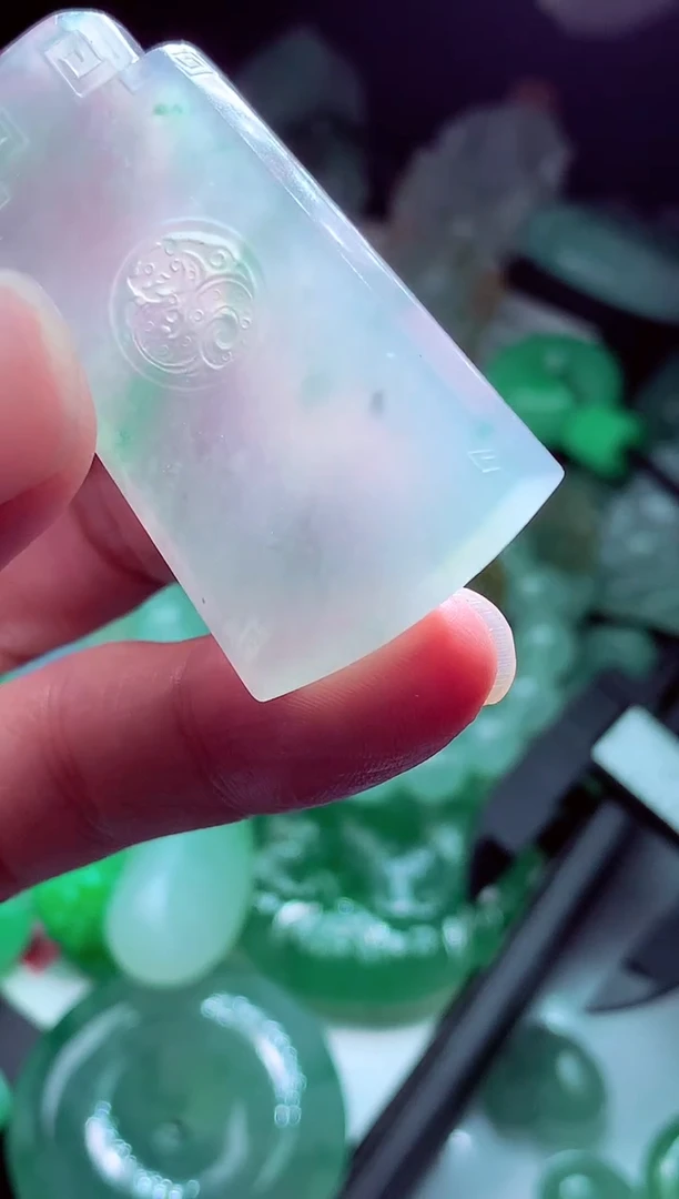 未镶嵌定制翡翠枫*?翡翠毛货定制