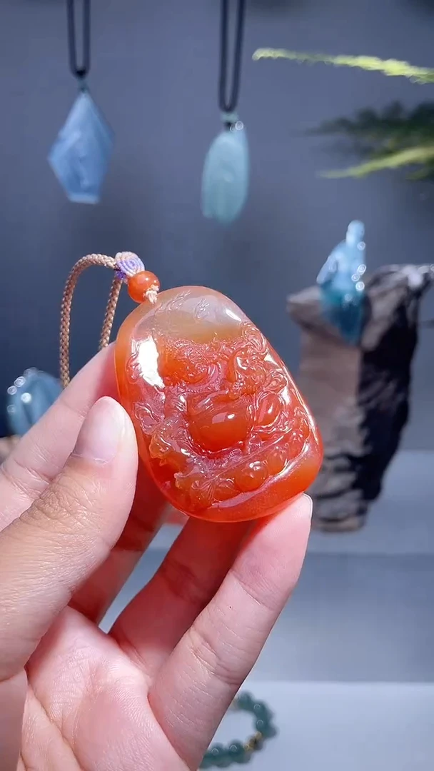 未镶嵌颈饰玛瑙/玉髓黄财神