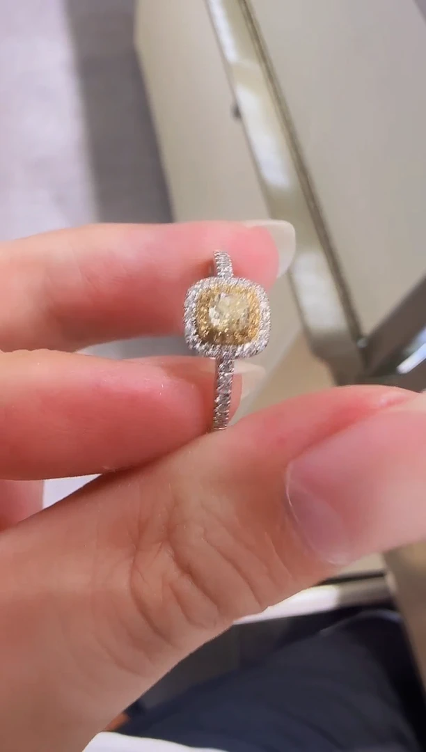 戒指18K金镶嵌钻石戒指