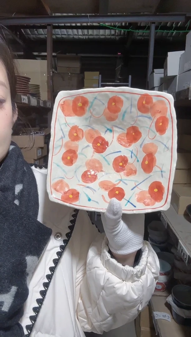 陶瓷红果花四方钵一个