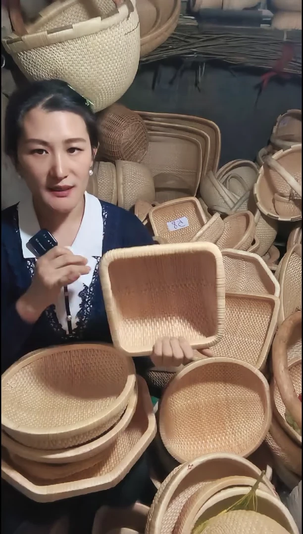 木柚**识微瑕小正方