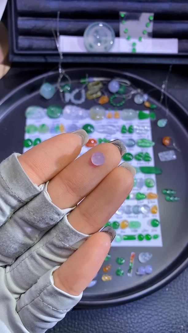 未镶嵌挂件翡翠切割