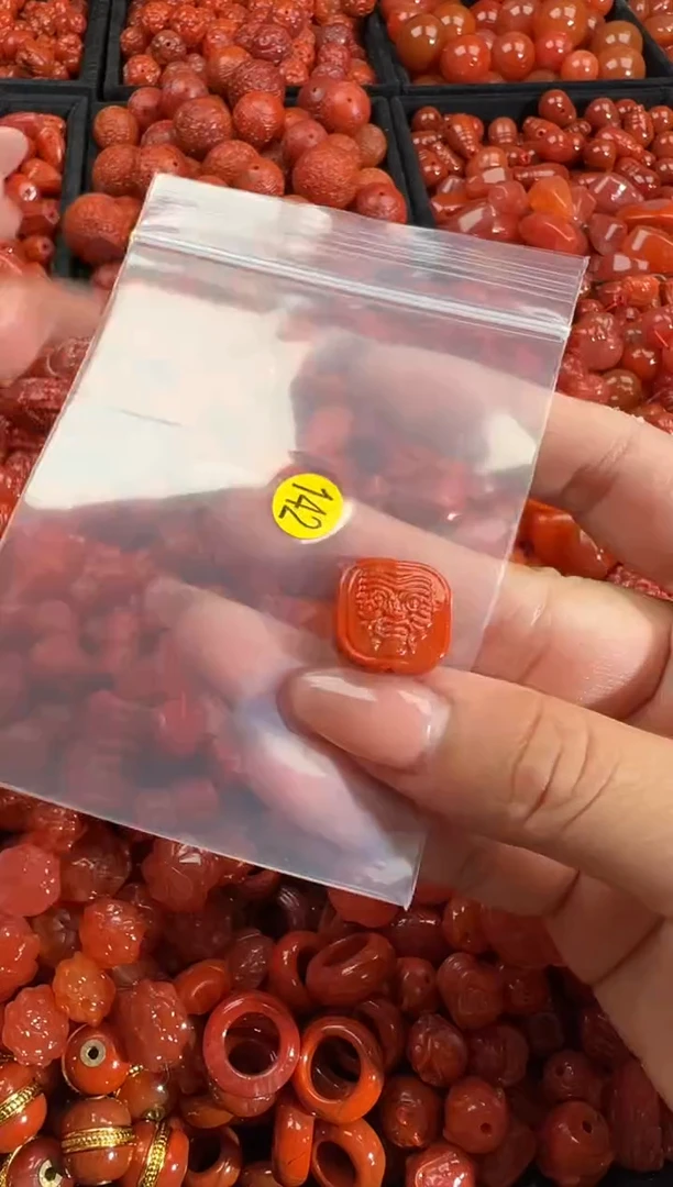 南红玛瑙未镶嵌颈饰1