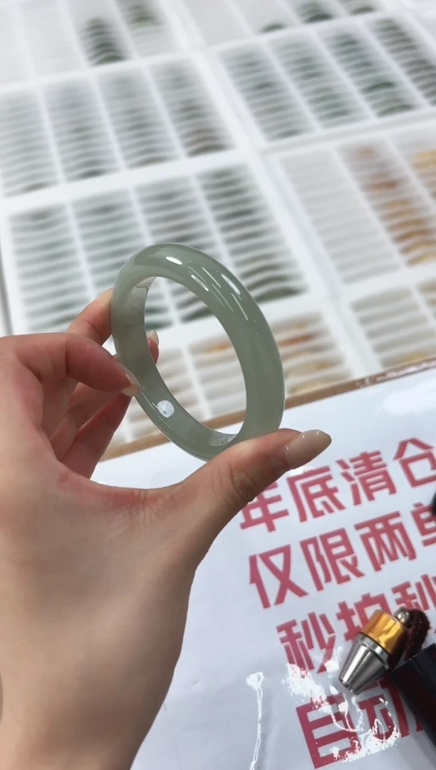 未镶嵌手镯石英质玉53-56D